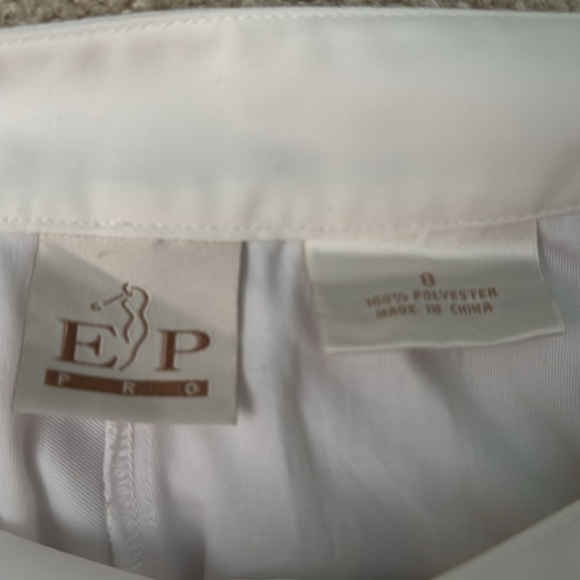 White golf/tennis skort - Picture 3 of 4